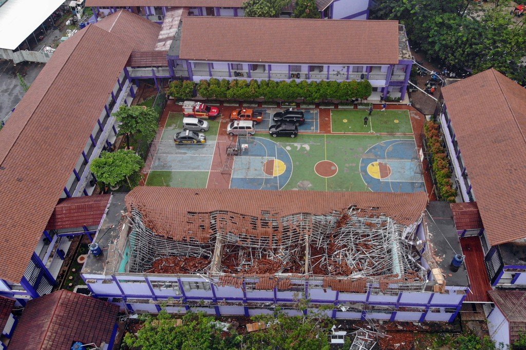 Atap SMA Negeri 2 Gunungputri Ambruk Akibat Hujan Deras Analisis