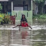 Banjir 2 Meter Melanda Desa Sukamekar Bekasi Ribuan Warga Terungsi