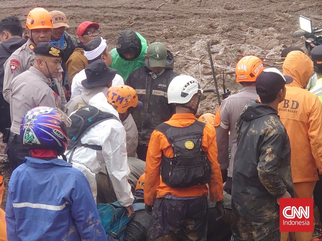 Bencana Longsor Cisarua Alih Fungsi Lahan dan Evakuasi Korban yang