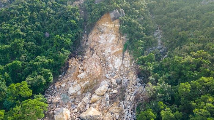 Depok Terjadi Longsor dan Banjir Dampak Hujan Ekstrem dan Tanggul