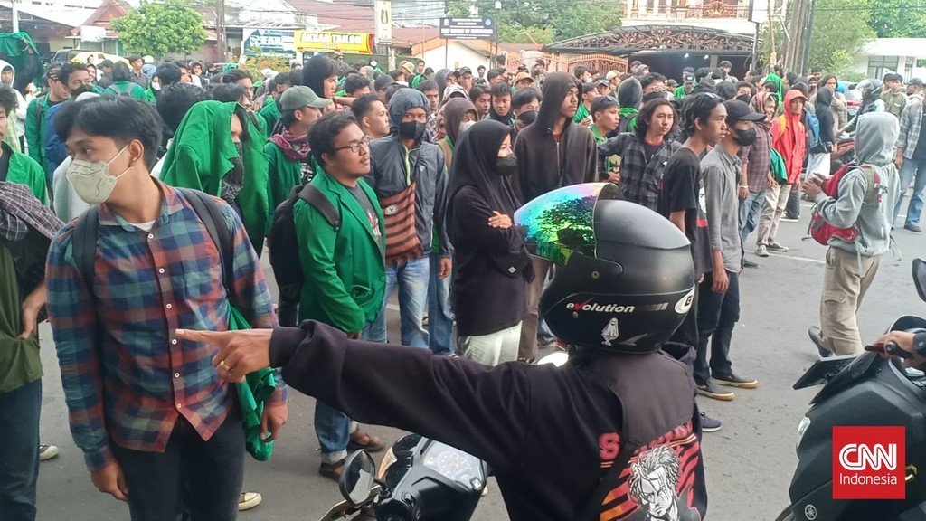 Mahasiswa UNM Melancarkan Demo Hebat Tolak Plh Rektor dari Kampus