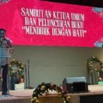 Olly Dondokambey Membangkitkan Semangat Natal Alumando SMA Negeri Manado dengan