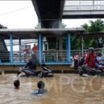 Transjakarta Mengubah Rute Dampak Banjir dan Proyek Infrastruktur yang Mengganggu