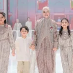Natasha Rizky dan AnakAnaknya Berjalan di Catwalk Fashion Show Zaskia